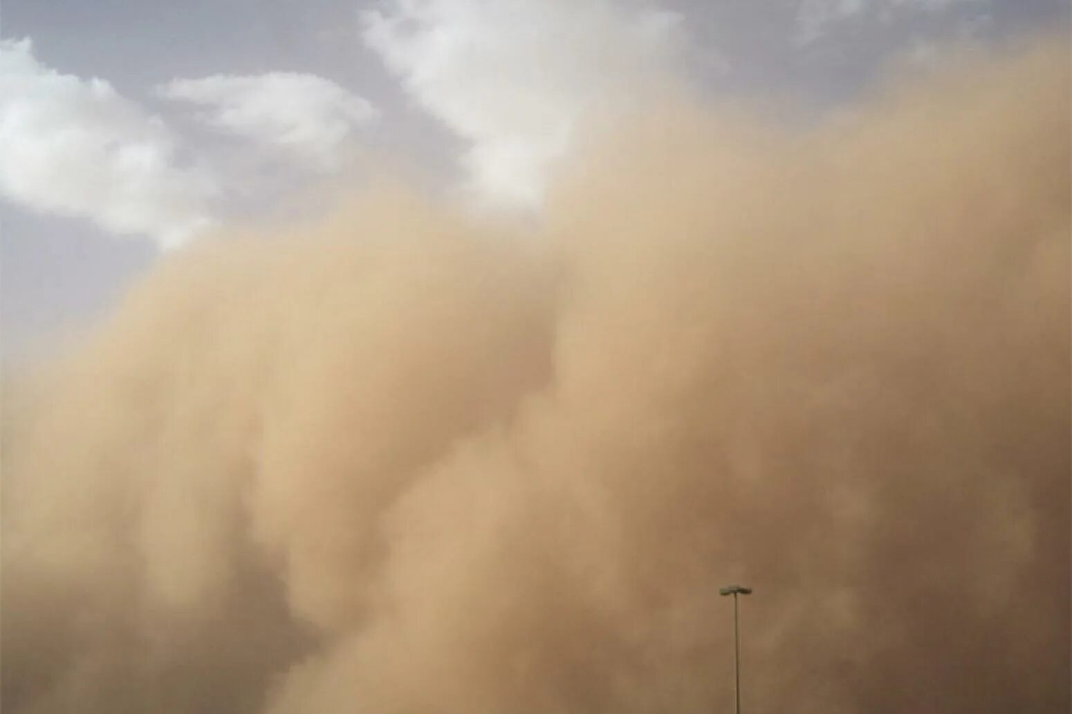Пыльные бури в Калмыкии. Песчаные бури в Калмыкии. Пыльная буря в Элисте. Пыльная буря в Калмыкии в 2020 году.
