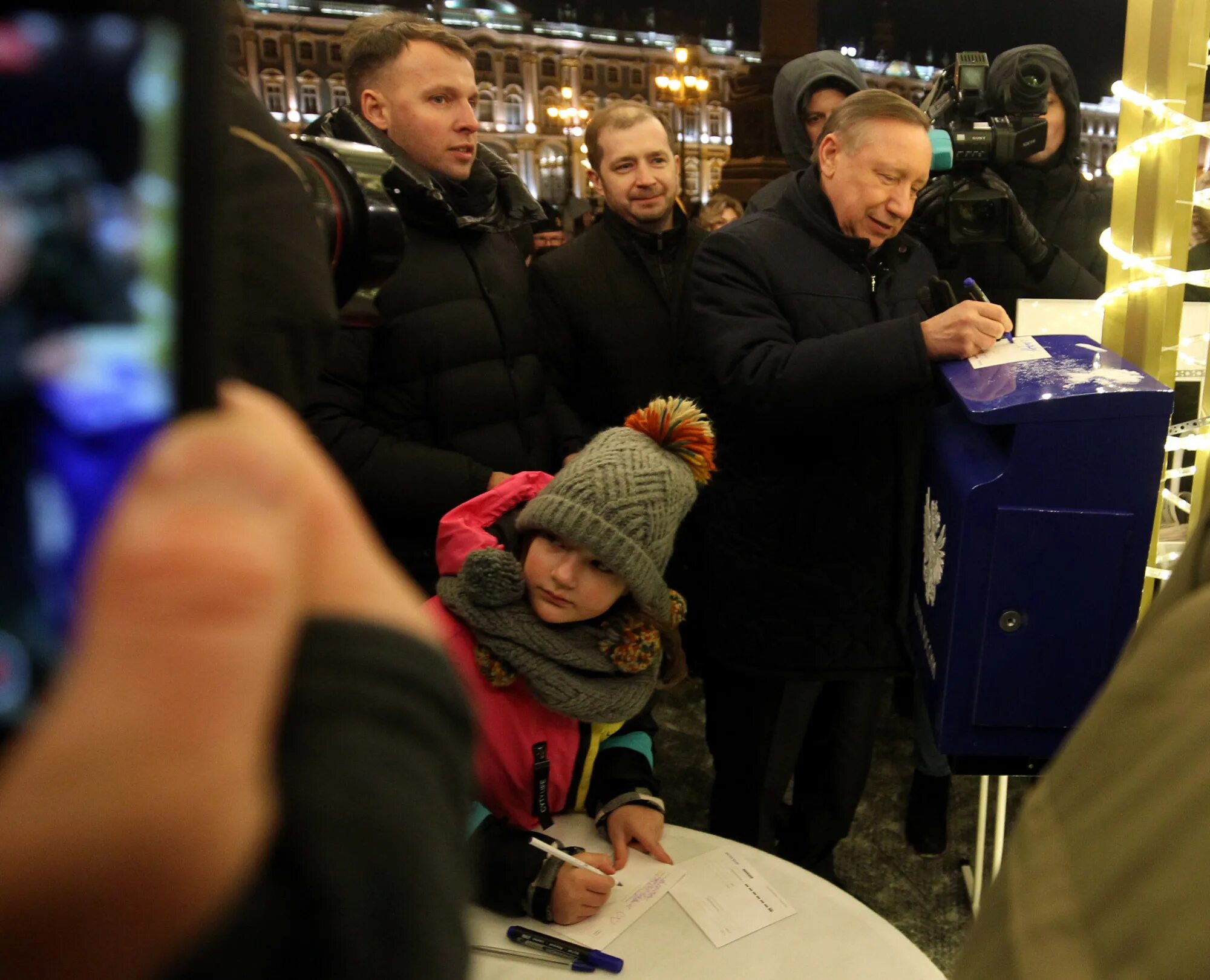 Беглов Новогодняя елка. СПБ елка на Дворцовой 2021. Беглов новый год. Беглов Новогодняя почта. 20 декабря 2017 г