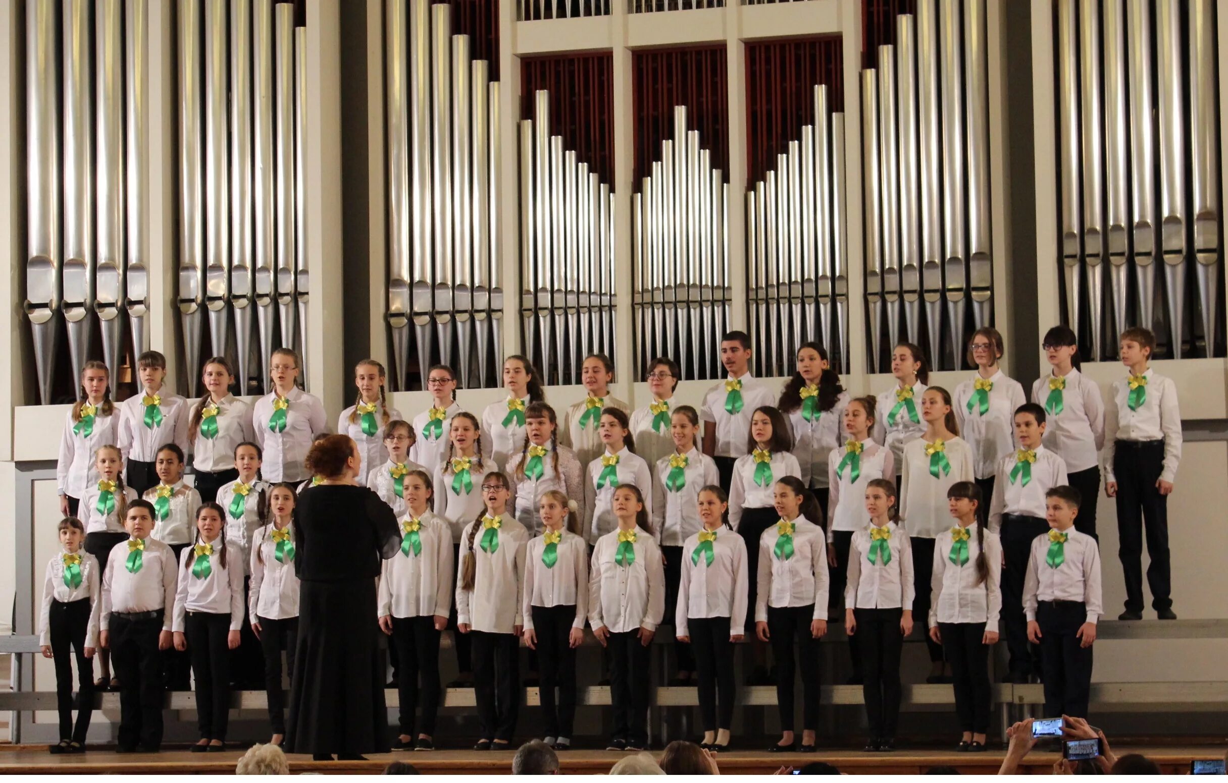 Весенние хоровые капеллы красноярск 2022. Пасхальный канон хор троице-сергиевой лавры. Хор дмш 12 саратов. С духовный хоровой концерт. Русский духовный концерт.