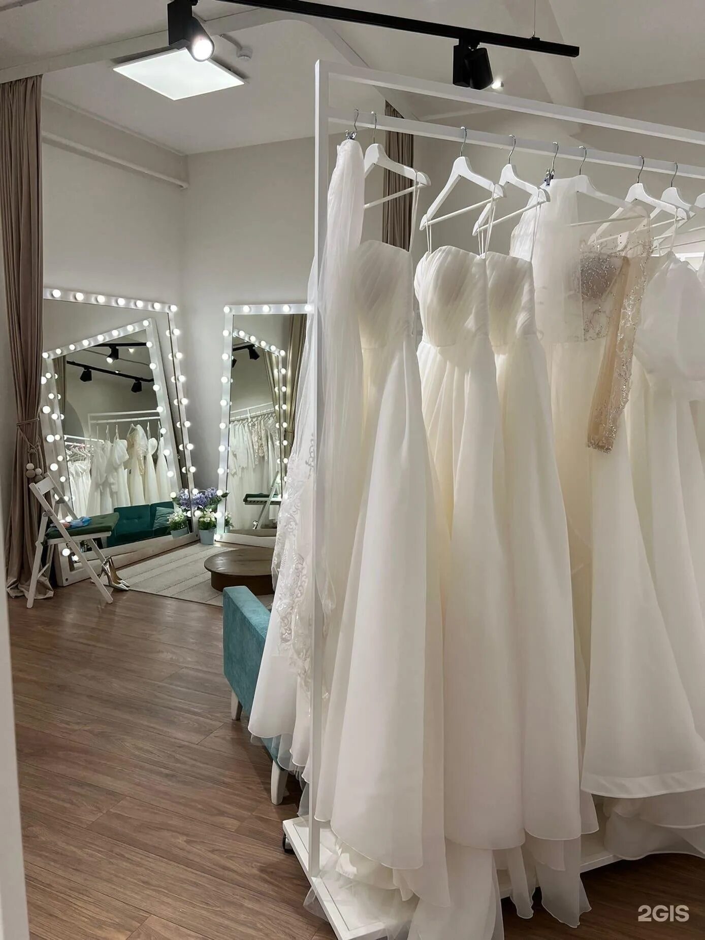 Alisa wedding свадебный салон. Салон свадебных платьев. Салон свадебной и вечерней моды. Alisa wedding свадебный салон. Alisa wedding свадебный салон спб.