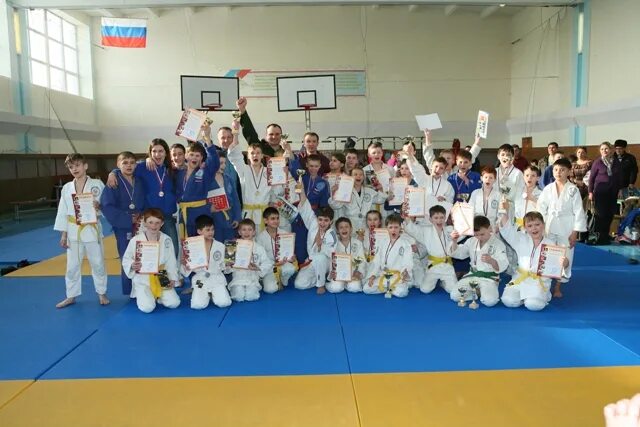 Дзюдо. Клуб дзюдо. Зал дзюдо в японии. Клуб дзюдо будоквест евпатория. Дзюдо бросок.