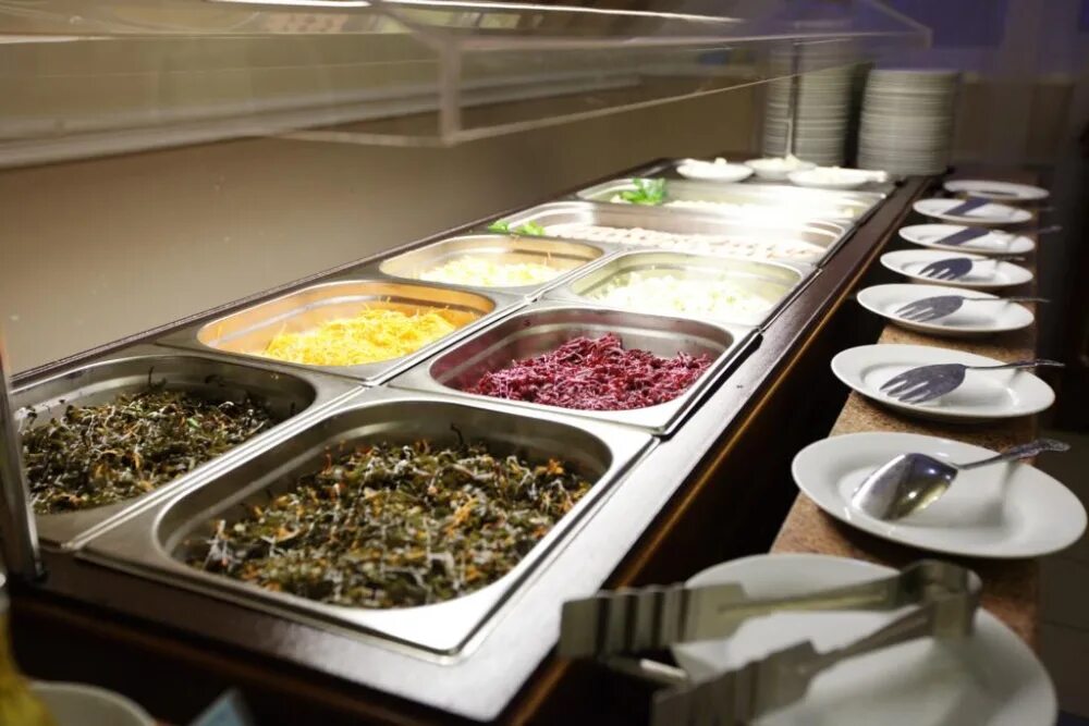 Дешевая еда. Санаторий шахтер ессентуки. Организация питания в гостинице. Санаторий шахтер кисловодск. Шведский стол в школьной столовой.