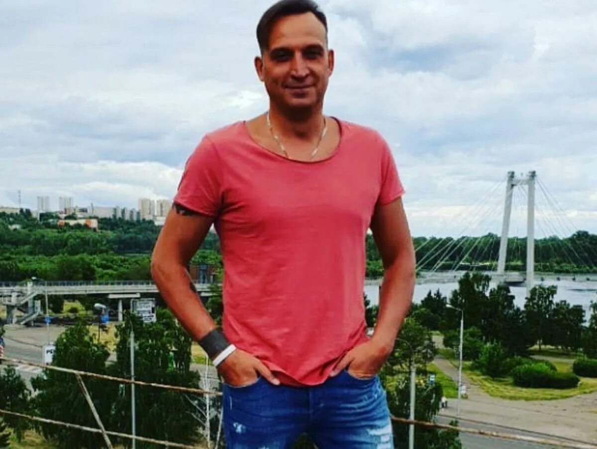 Сафиуллин певец полный. Сафиулин. Близкий певец. Сафиулин. Русский артисты музыка.