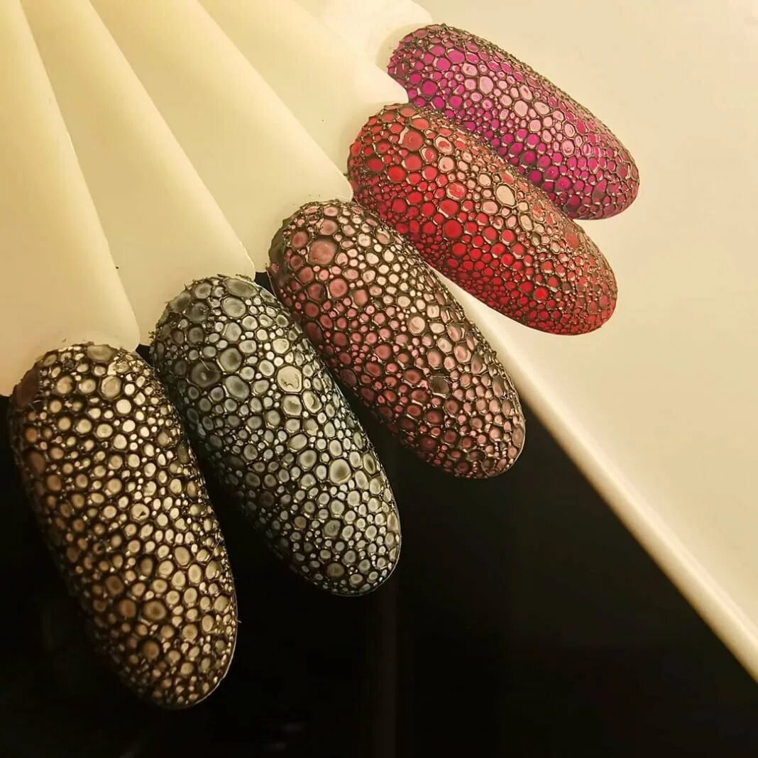 как сделать пену на ногтях. маникюр с мыльными пузырями. как сделать пену на ногтях. дизайн ногтей с пеной пошагово. дизайн ногтей с пузырьками.