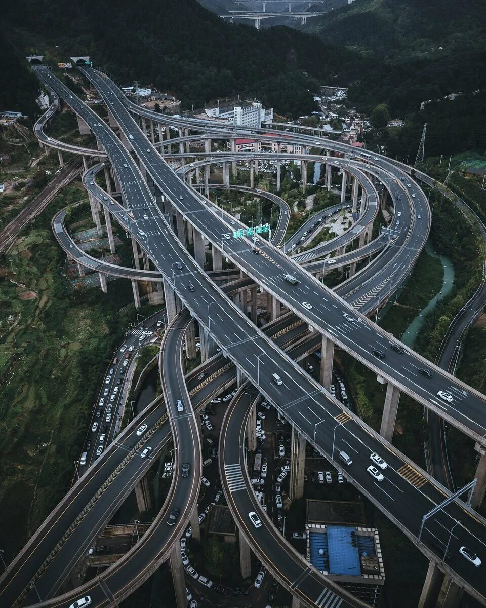 самый сложный лабиринт для детей. очень сложные лабиринд. самый трудный лабиринт. лабиринт в пирамиде хеопса вид сверху. лабиринт сложный.