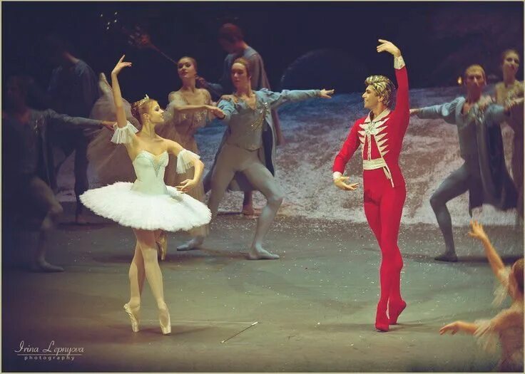 Angelina Vorontsova and Nikolai Tsiskaridze in The Nutcracker Vaganova ballet ac