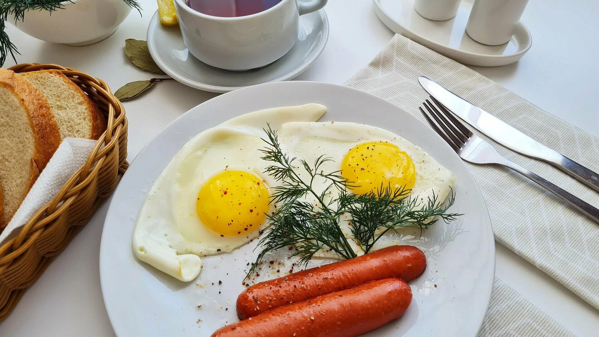 Завтраки гостиничные. Завтраки в отелях. Вкусный завтрак в отеле. Сервировка континентального завтрака. Континентальный завтрак.