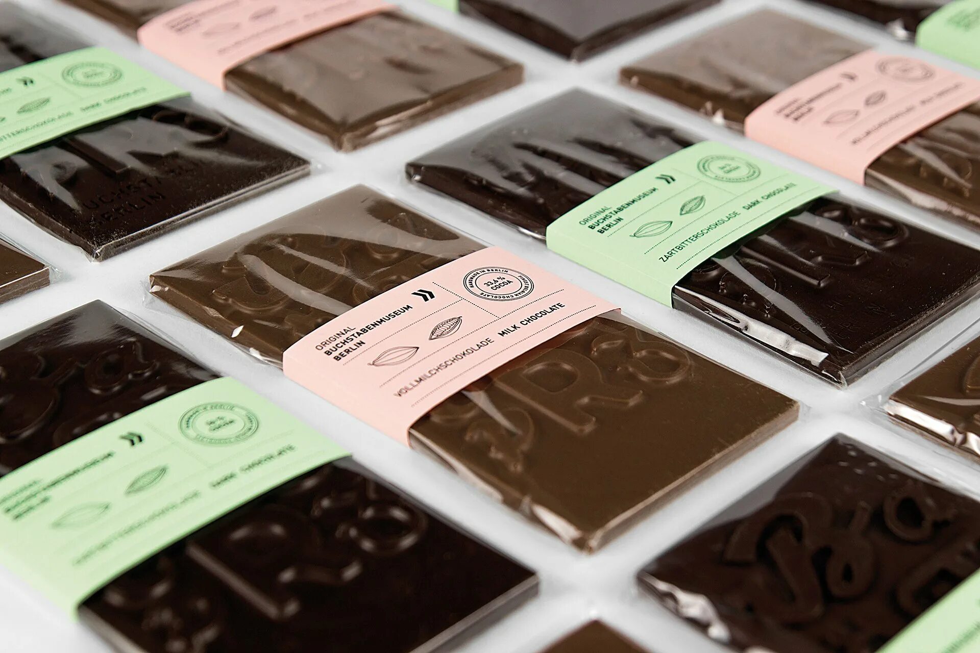 Пачки шоколада. Дизайнерский шоколад. Шоколад в упаковке. Плитка шоколада. Упаковка для шоколадной плитки.