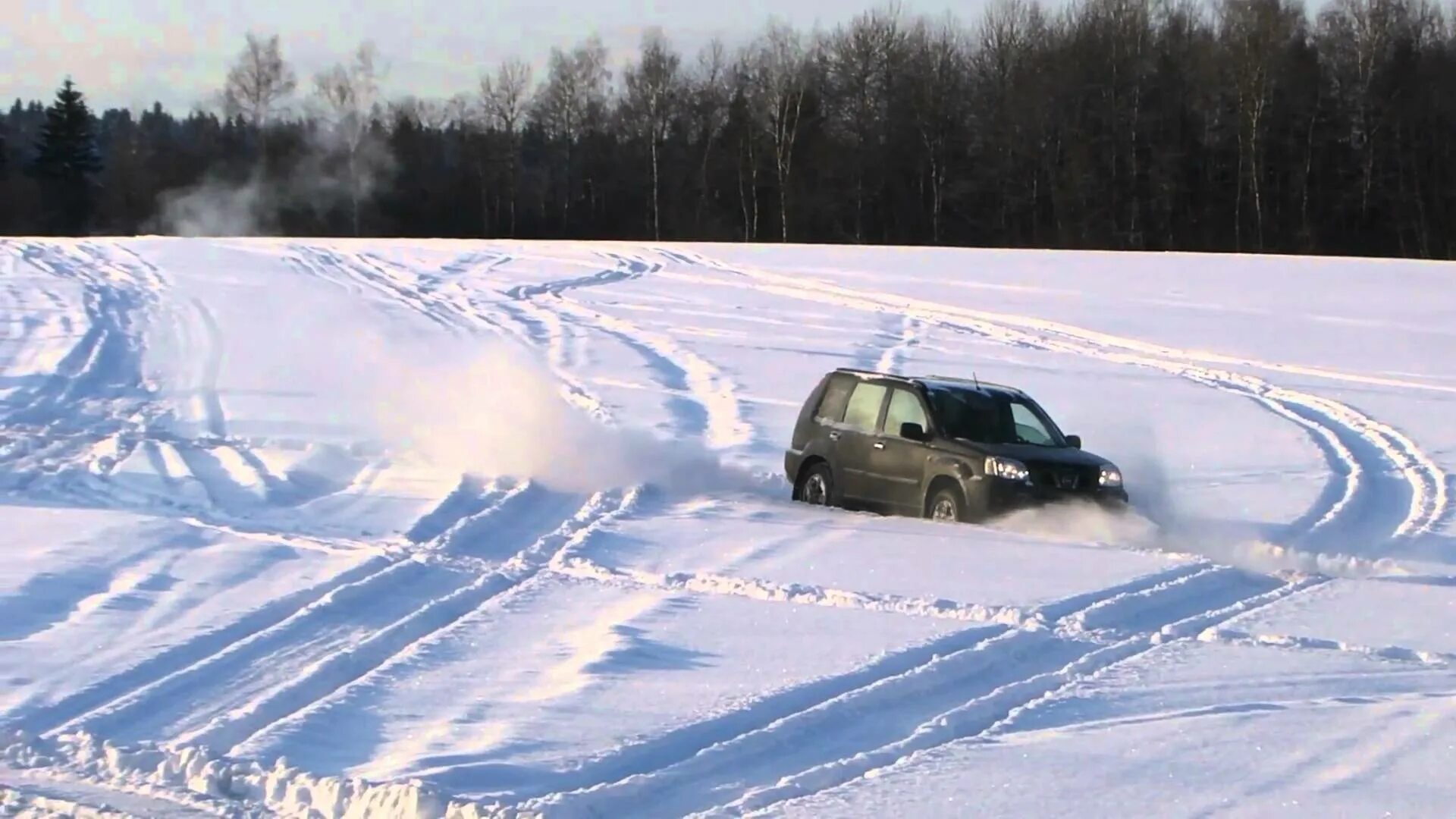 Гоняем по снегу. Авто в глубоком снегу. движение в глубоком снегу. бездорожье по снегу. двигаться по глубокому снегу на грунтовой дороге.