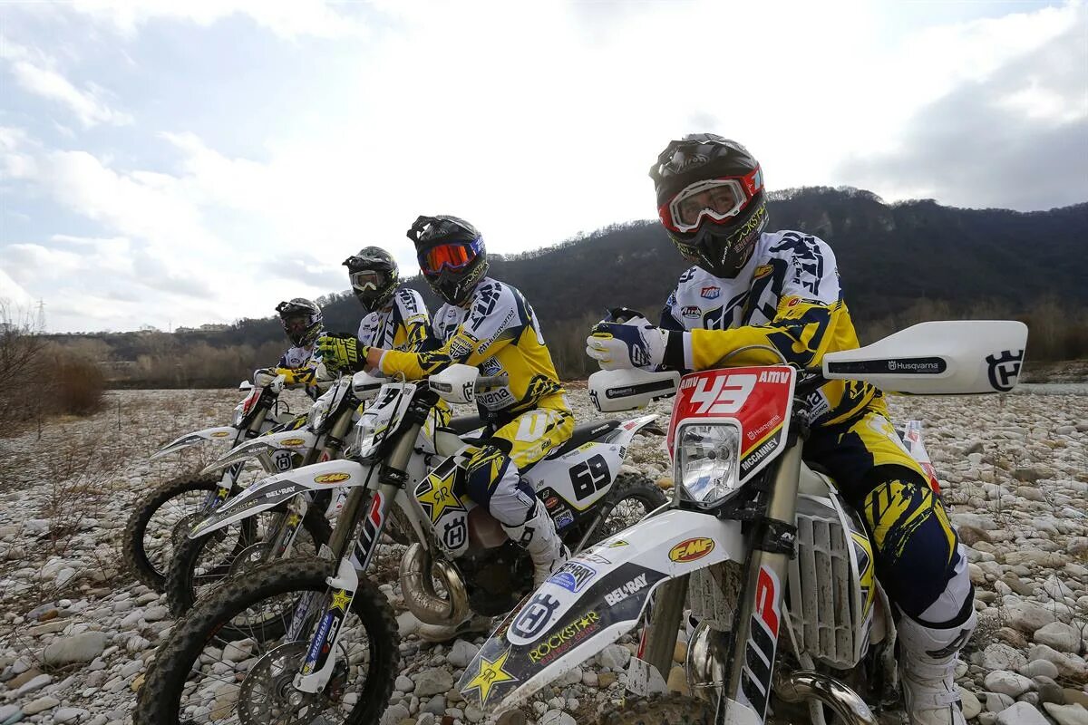 Эндуро Team. Эндуро рейсинг. Эндуро Rockstar. Husqvarna Racing.