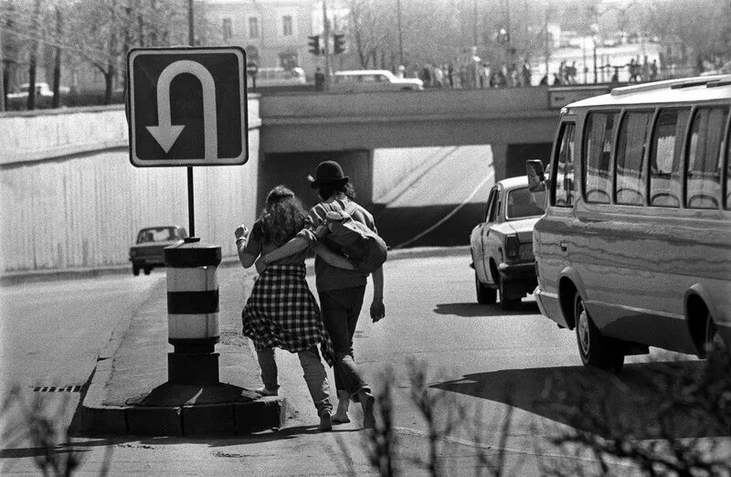 Фотография 1988 года. Москва 1988. 1988 Фото. Хиппи на дороге. Москва 1988г фото.