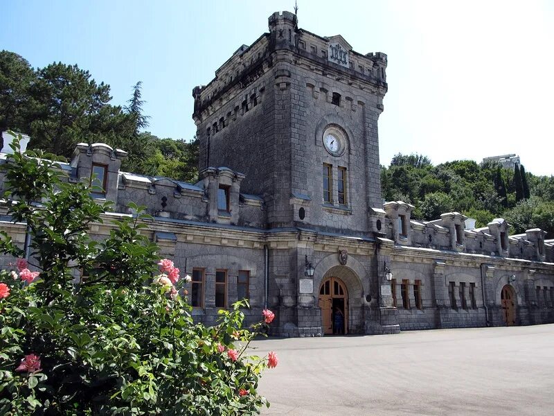 ялта массандра винзавод. завод вин в ялте массандра. массандровский дворец винзавод. завод ялтинская. массандровский винзавод ялта.