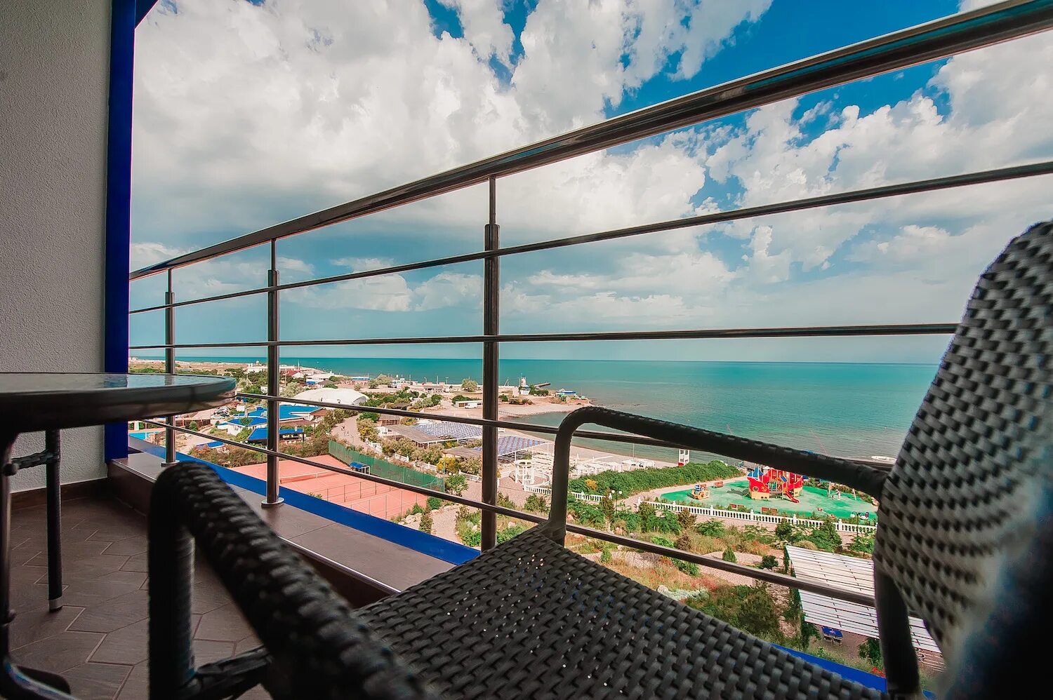 Отель акваделюкс севастополь. Aquamarine aqua deluxe крым апартаменты студия. Апартаменты севастополь. Апартаменты в севастополе акваделюкс. Апартаменты севастополь.