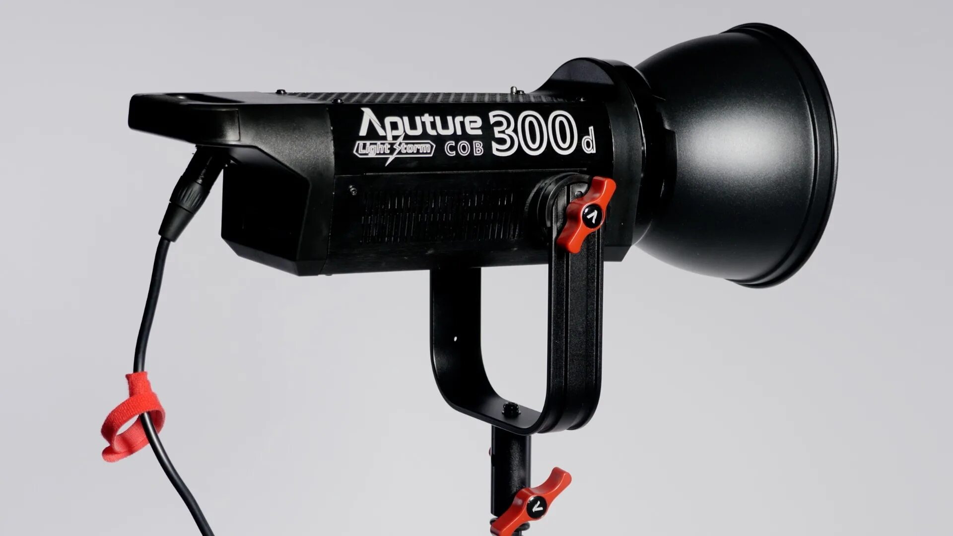 Aputure ls. Aputure LS c300d II. Aputure LS 300d. Aputure 300d с насадкой. Aputure COB 300d.