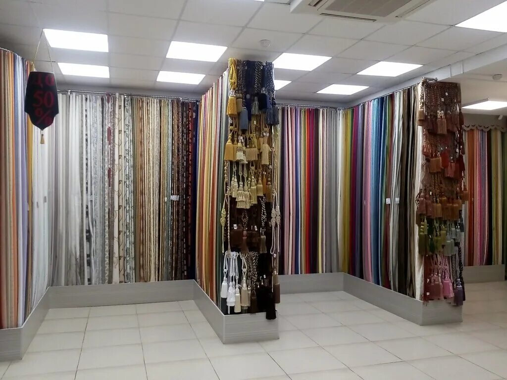 сомон бозор худжанд ткани. магазин склад ткани. ткани теплый стан. выкладка джинс. ткани теплый стан.