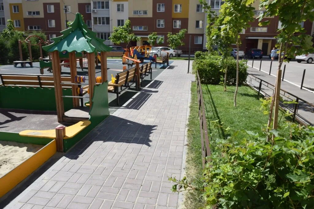 Лучший двор в балаково 2020. Оформление двора детского сада. Щекино конкурс лучший двор. Дворы саратова. Лучший двор 2020.