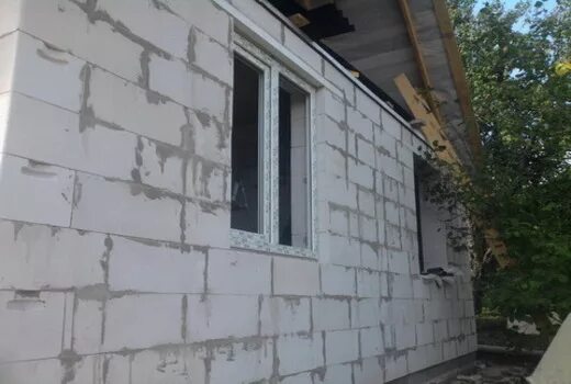 Установка окон газоблок. Окна в доме из газобетона. окна в доме из газоблоков. окна в доме из пеноблока. пластиковые окна на дом из пеноблока.