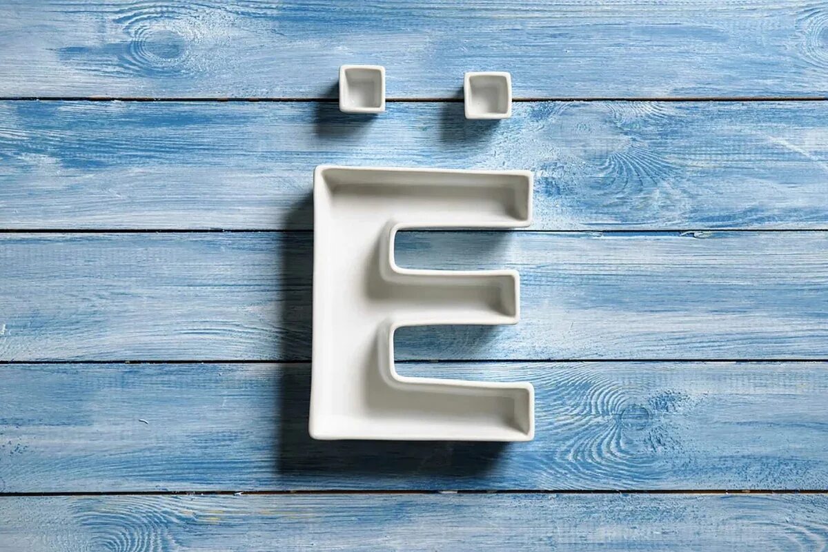 Буква е. История буквы ё. Интересные факты о букве ё. Буква ё картинки. Загадочная буква е.