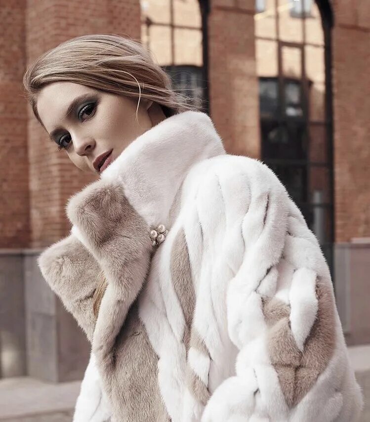 Шуба чебурашка 2022. Норковые шубы тренд 2022-2023. Шуба натуральная. Самые модные шубы. Модные норковые шубы 2023 года тенденции.