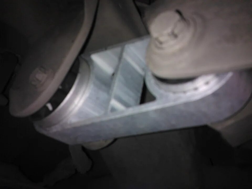 третья опора двигателя. третья опора двигателя. третья опора газ 24. третья опора двигателя. замена опоры двигателя без снятия защиты форд мондео 4.