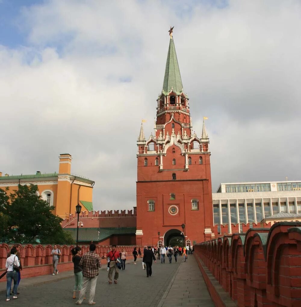 Самая маленькая кремлевская башня. Царская башня москва. Башни московского кремля царская башня. Спасская башня с орлом. Царская башня москва.
