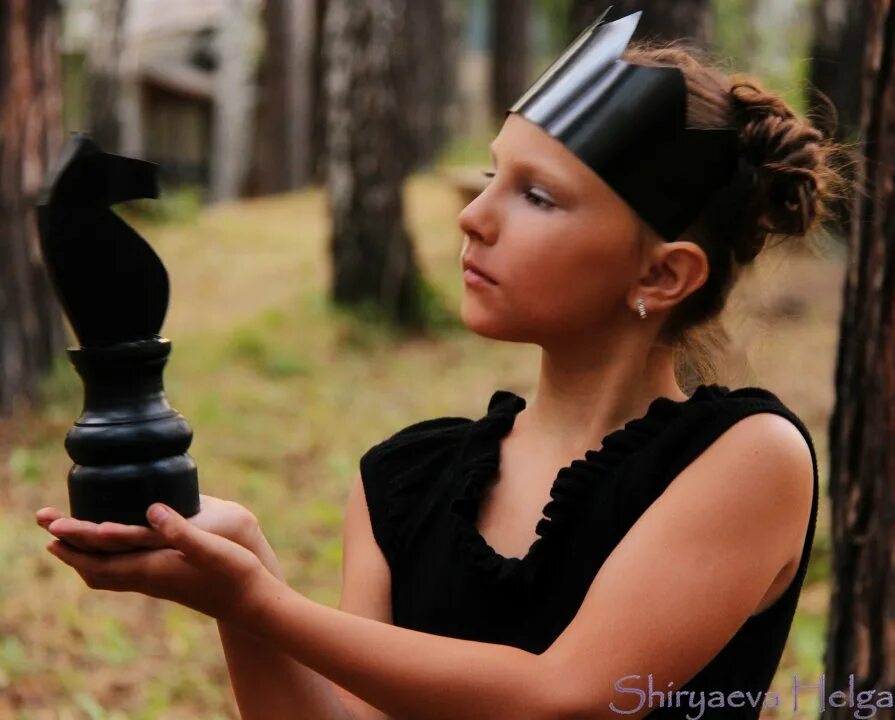 песня шахматная королева. песня шахматная королева. ферзь в шахматах это королева. игра в шахматы — стресс. белый король алиса в зазеркалье.