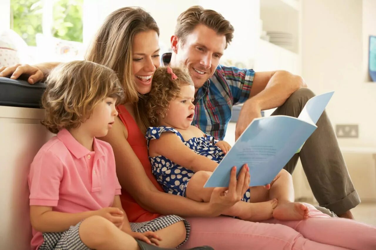 Дать воспитание родителей. Дети с родителями. Семейное чтение. Воспитание ребенка. Родителям о детях.