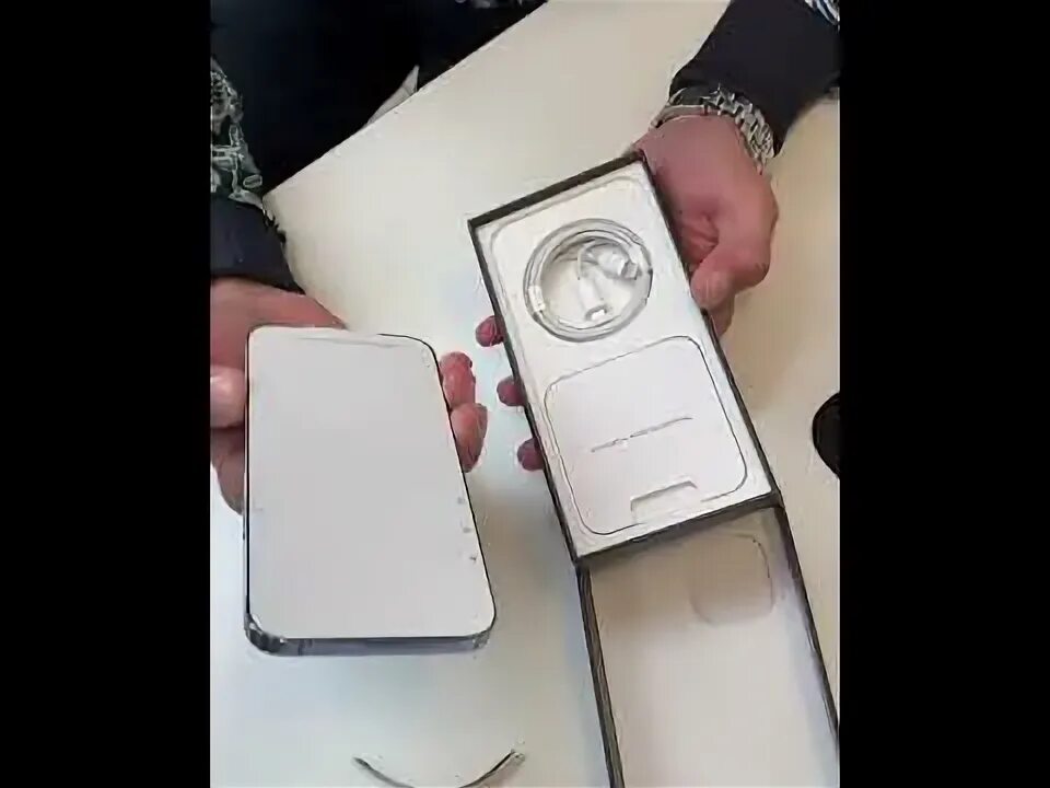 Айфон 13 лагает. Iphone 13 Pro распаковка. Iphone 13 Pro Sierra Blue коробка. Iphone 13 Pro Max распаковка. Iphone 13 Mini распаковка.