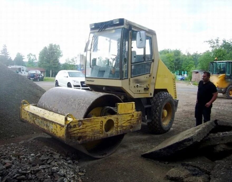 Каток бу россия. Bomag BW 177 — 7,5 тонн. Грунтовый каток Bomag BW 177 - 7,5 тонн. Грунтовый каток Бомаг 177. Каток Бомаг 5 тонн.