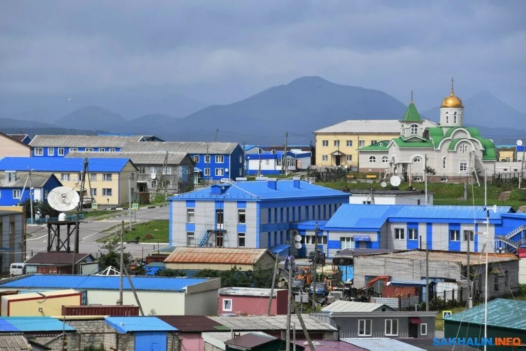 Южно курильск время. Южно-Курильск Сахалинская область. Город Южно Курильск. Пгт Южно-Курильск Сахалинской области. Город Южно-Курильск Сахалинской.