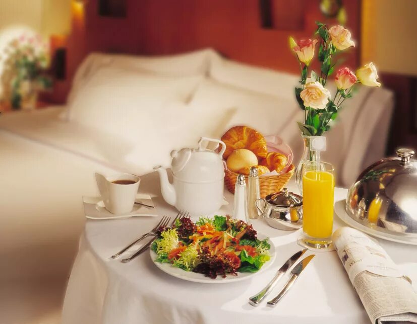 Питание в номерах гостиниц. Завтрак в гостинице. Рум сервис в отеле. Анапа санаторий старинная анапа. Услуги питания.