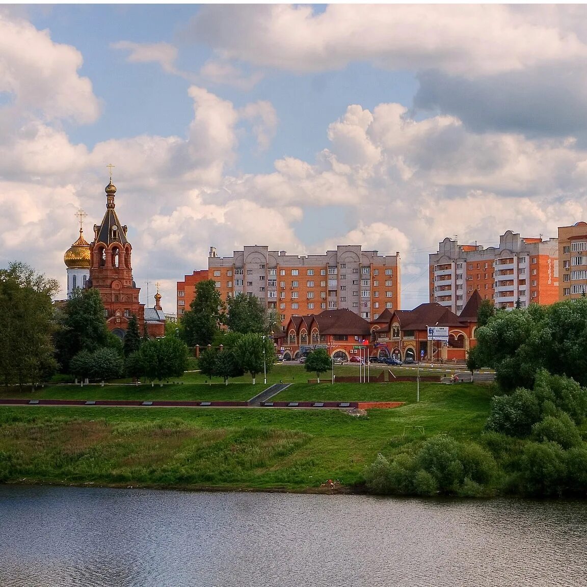 Город Раменский Московская область. Озеро Борисоглебское в Раменском.