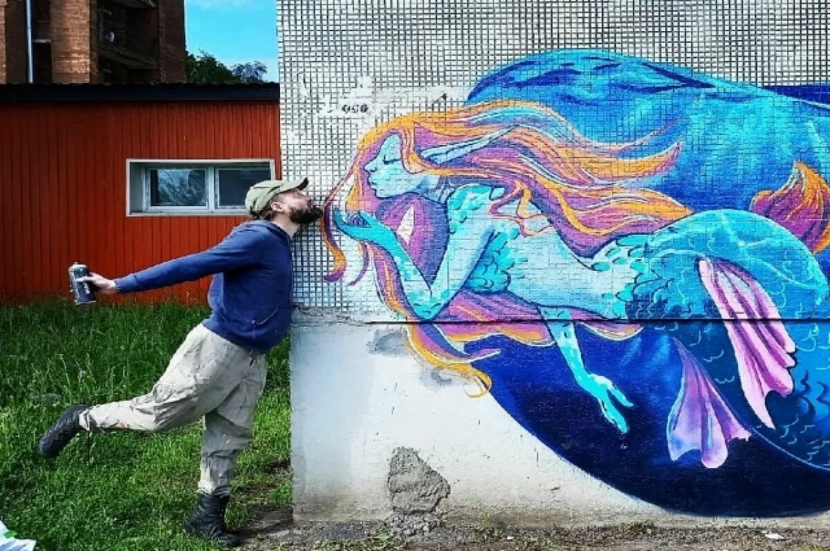 Купчино граффити. Социальные граффити. Граффити помощь. Граффити искусство или вандализм. Стрит арт омск.