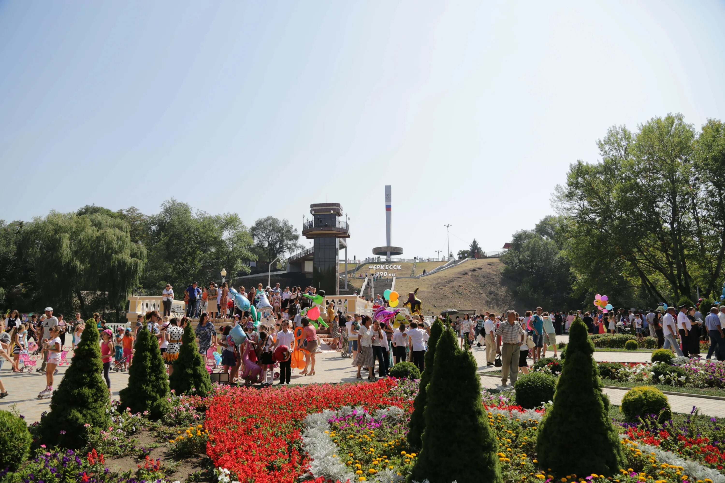 Черкесский парк. Черкесск парк зеленый остров. Черкесск парк культуры зеленый остров. Этнопарк зеленый остров Черкесск. ПКИО зеленый остров Черкесск.