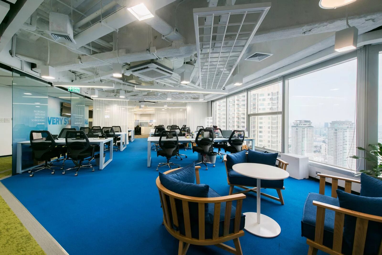 Жилые помещения от организации. Samsung Office. Офисы крупных компаний. Современные офисы в Москве. Офис внутри.