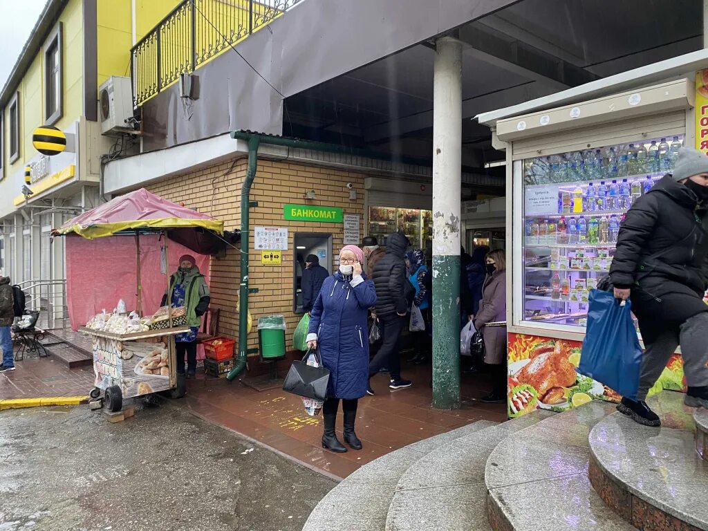 Город чебоксары рынок. Московский рынок Чебоксары. Директор центрального рынка Чебоксары. Центральный рынок Чебоксары. Оптовый рынок ярмарка Чебоксары.