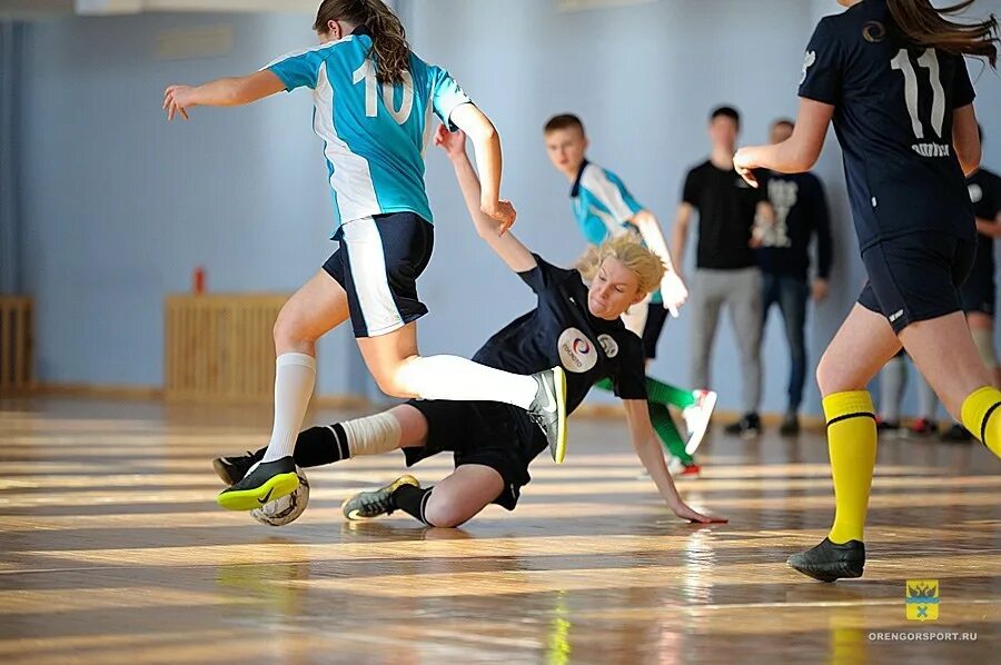 мини футбол девочки. мини футбол среди женщин. сборная челябинска по мини-футболу среди женщин. мини футбол аврора. ольга тигина.