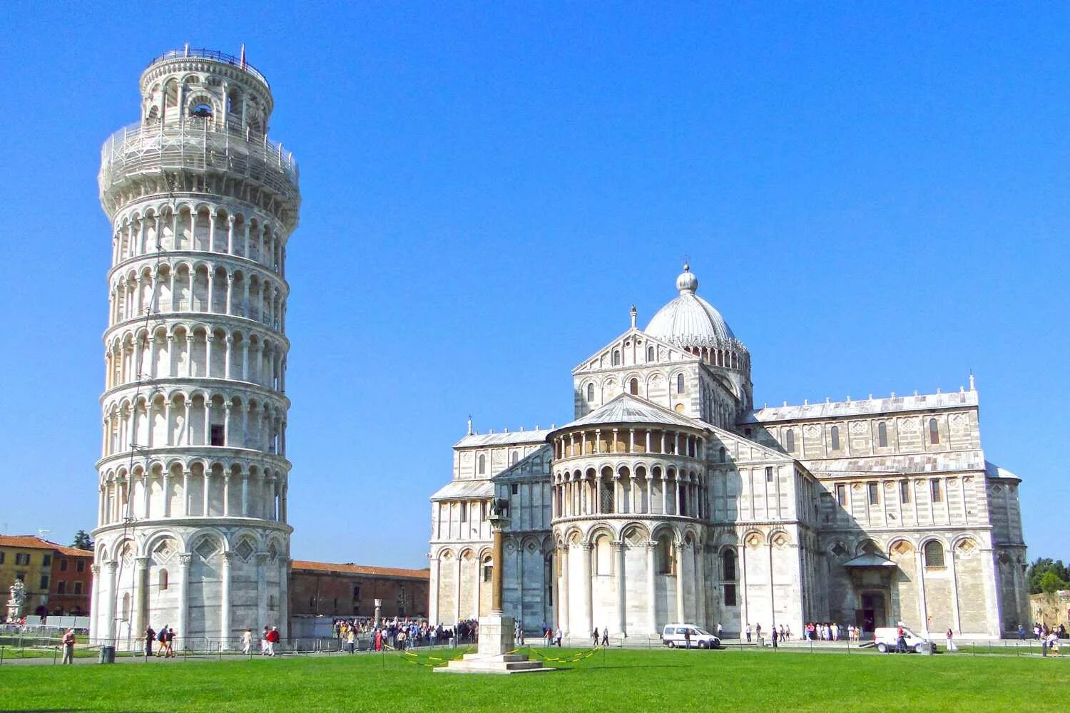 Пизанская башня Пиза. Достопримечательности Италии Пизанская башня. Колизей и Пизанская башня.