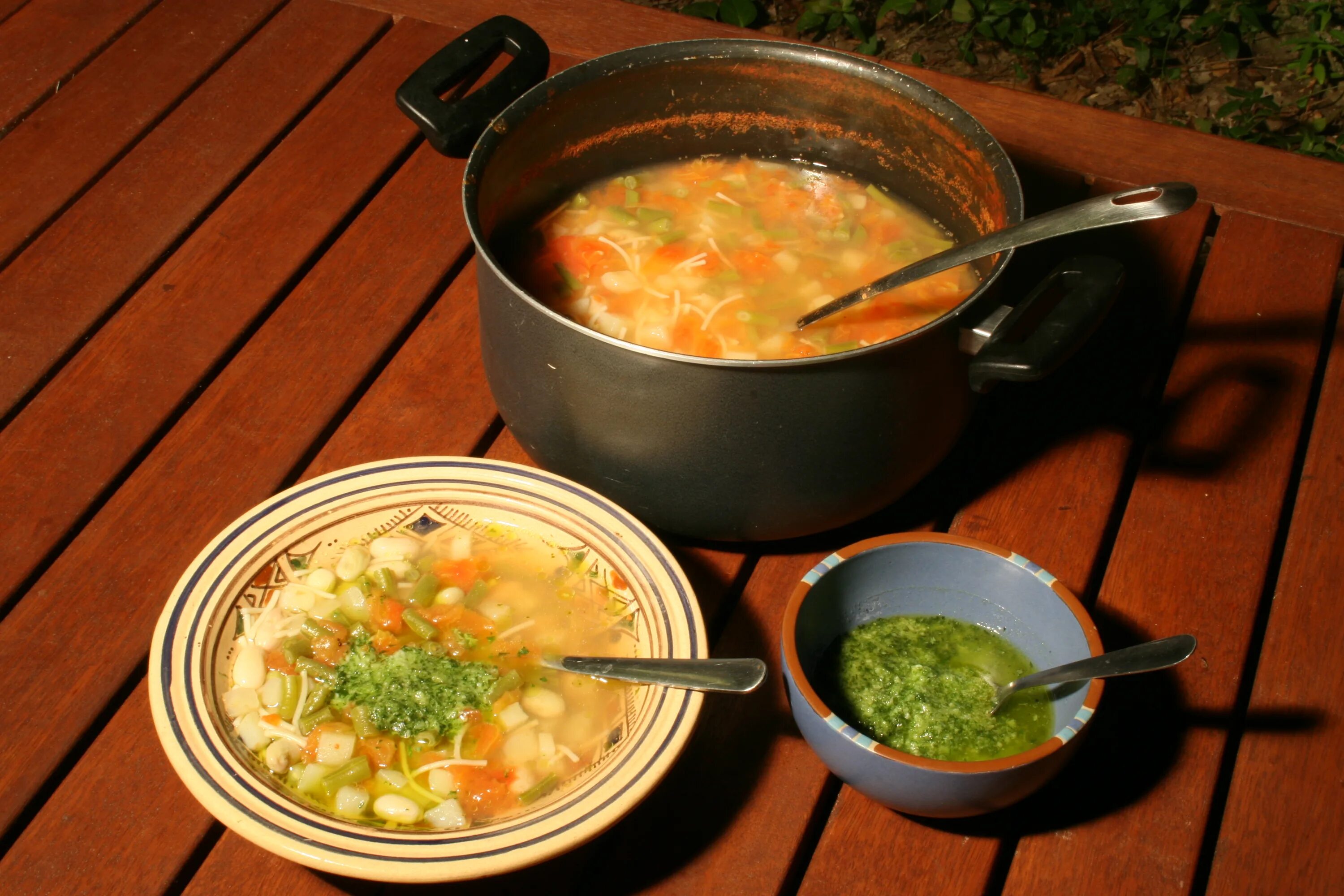 Суп для 3 лет. Суп писту. In the Soup дом. Суп писту французский. Супы чечевичный борщ фасолевый 3 рядом.