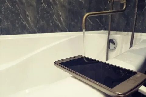 Телефон в ванной комнате