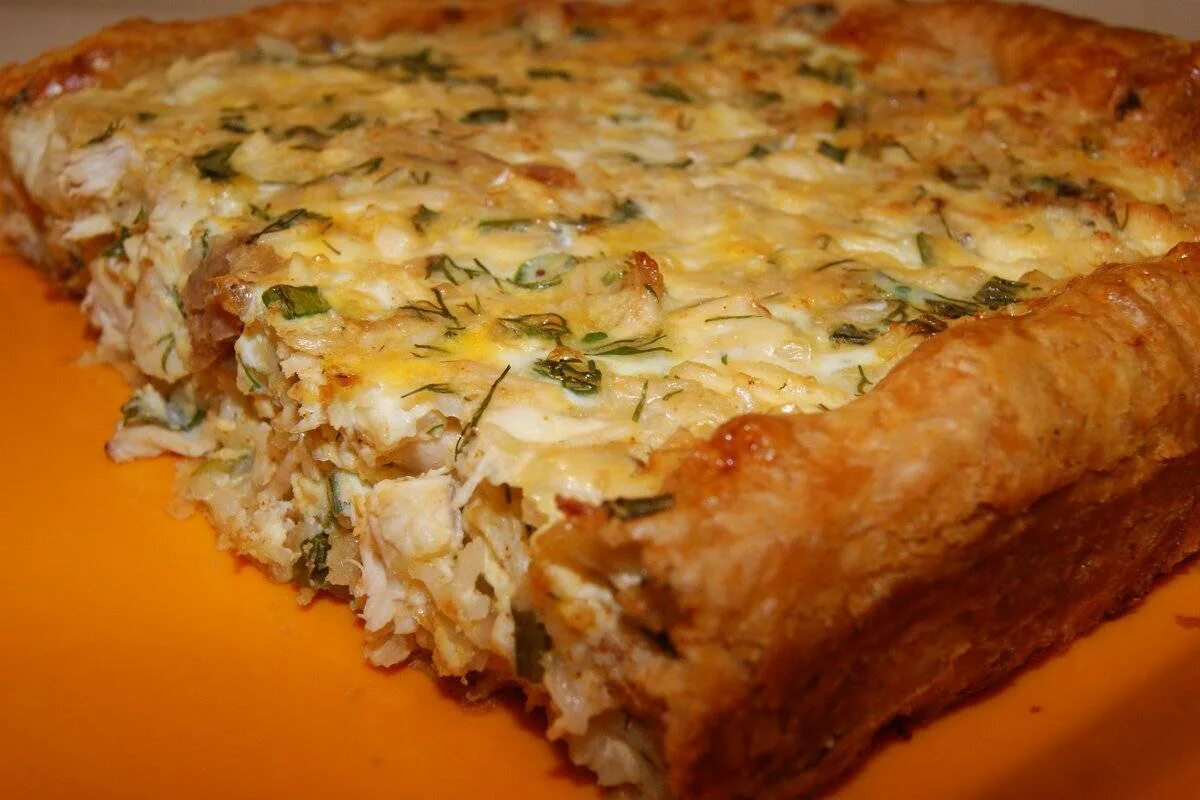 Тесто с грибами. Хорьятики котопита деревенский куриный пирог. пирог из слоёного теста с курицей. куриный пирог в духовке. пирог с курицей и грибами из слоеного теста.