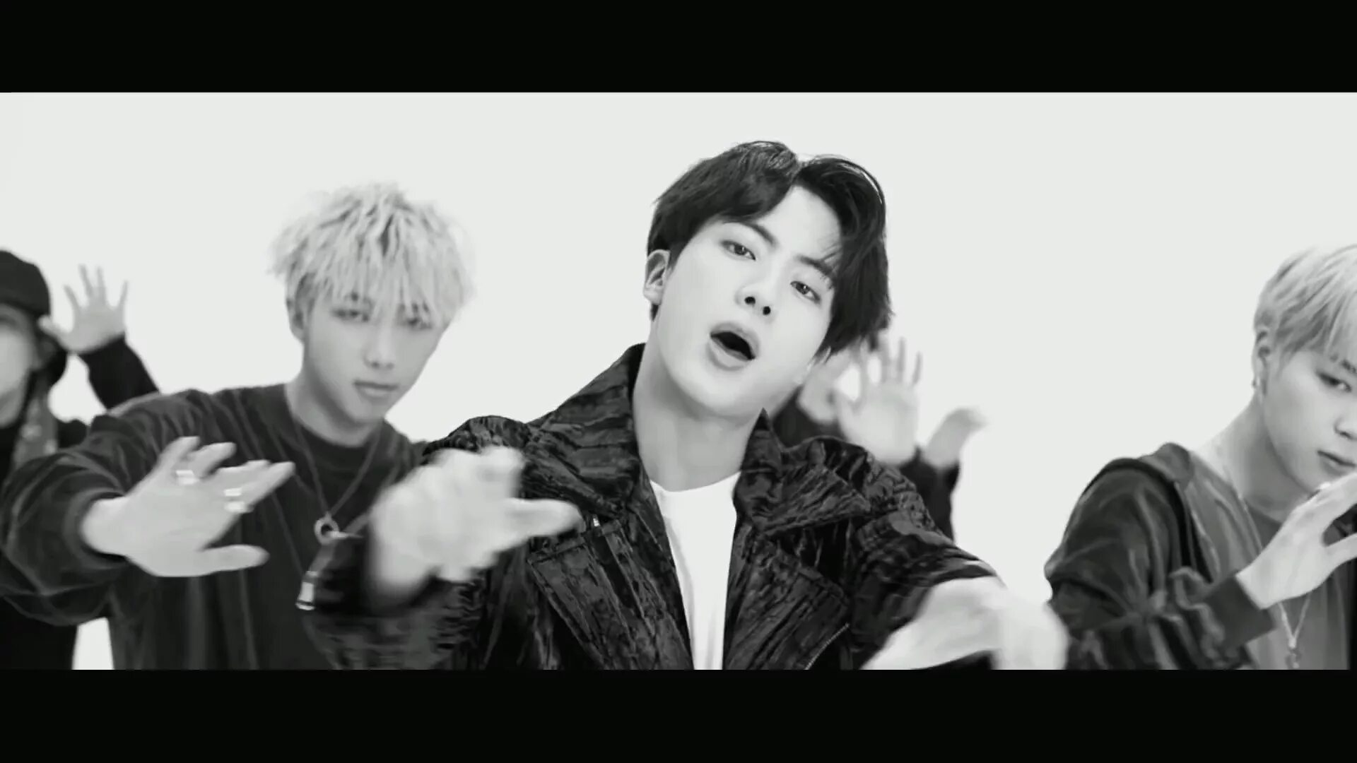 Jin BTS. Mic Drop BTS Jin. Сок Джин БТС. БТС обои. Bts жива