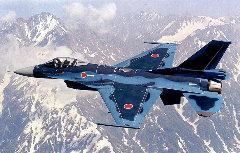 Истребители японии. Японский истребитель Mitsubishi f2. Mitsubishi f-2 истребитель. Mitsubishi f-2 и f-16. F-16 ВВС Японии.