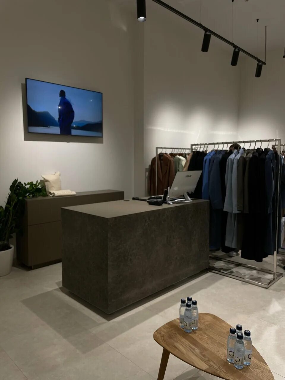 All we need одежда. All we need магазины. основатель all we need. All we need магазины в москве. All we need метрополис.