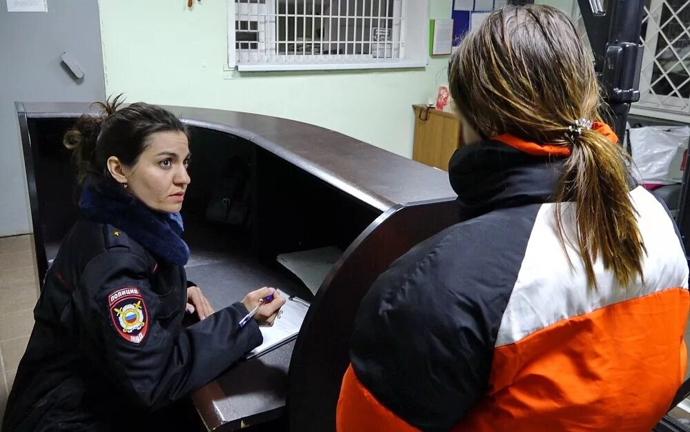 Девочка из перми и костромы. Девушка несовершенно. кострома девочка. костромские девушки. несовершеннолетний и полиция.