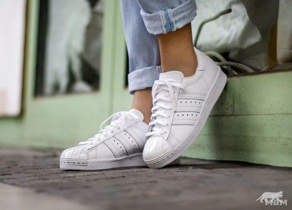 Адидас суперстар суперстар. Вики шоу суперстар. Певица в боди. Суперстар 16 июня. Адидас суперстар.