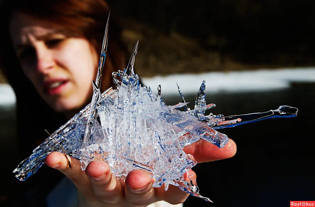 Свечной лед природное явление. Игольчатый лед на байкале. Ледяные иглы на байкале. Игольчатый лед. Замерзшее озеро байкал.