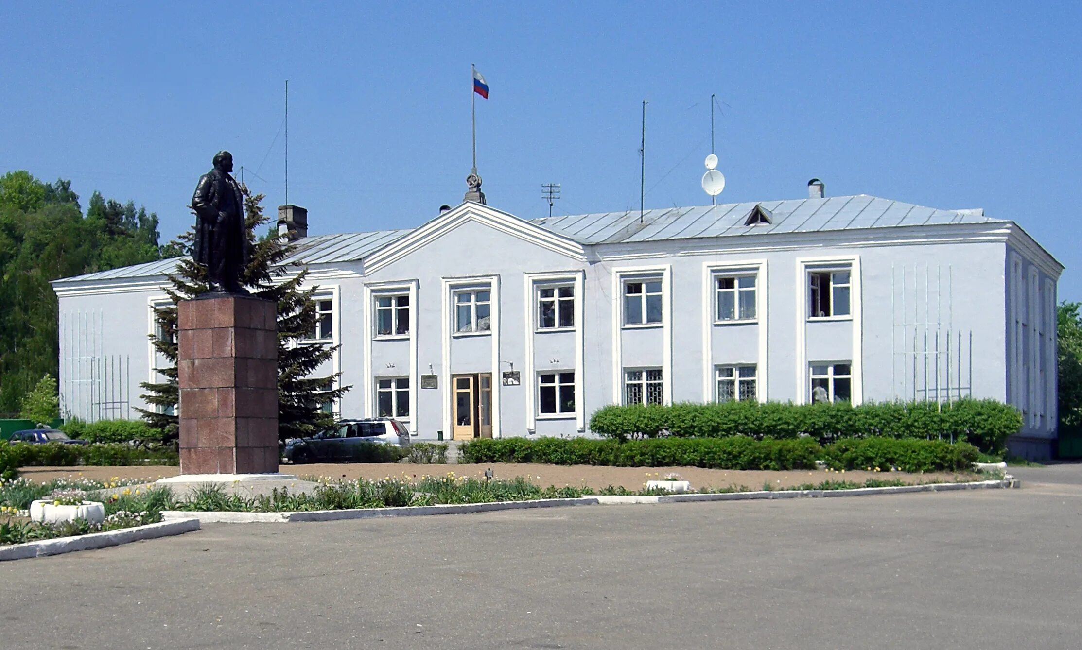 Здание администрации г. Юрьевец Ивановской. Администрация города Юрьевец. Здание администрации Юрьевец. Юрьевецкое городское поселение. Костромская область ивановский район