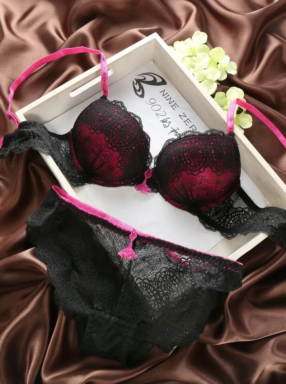 набор белья женского. кружевное белье женское. комплект нижнего белья. красивые комплекты нижнего белья. кружевной комплект нижнего белья с пуш ап.