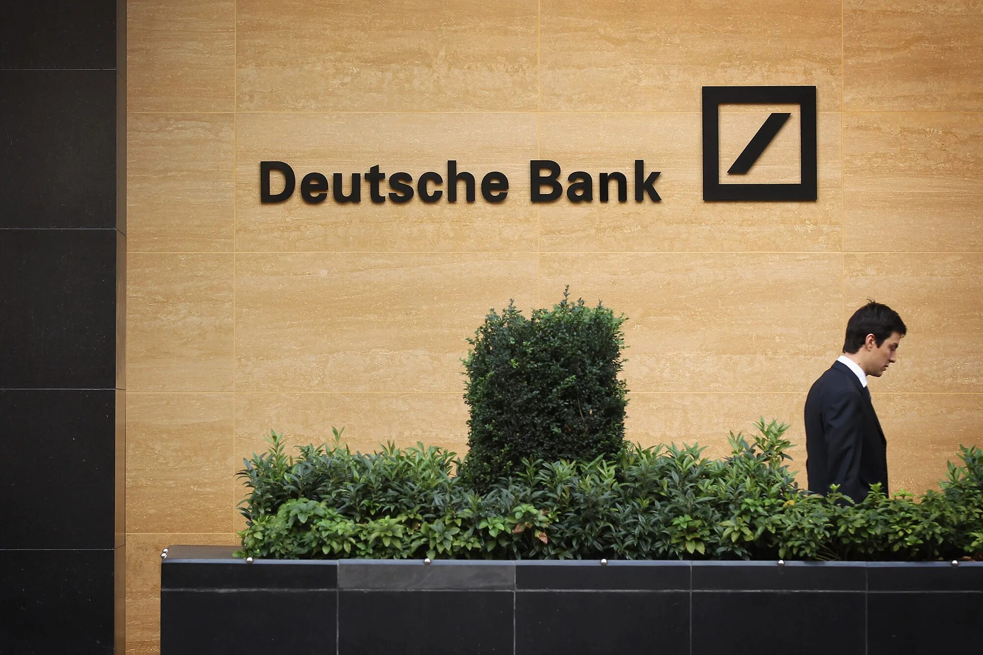 Deutsche bank trust. Deutsche bank москва. Deutsche bank москва. Дойче банк в москве. Дойче банк.